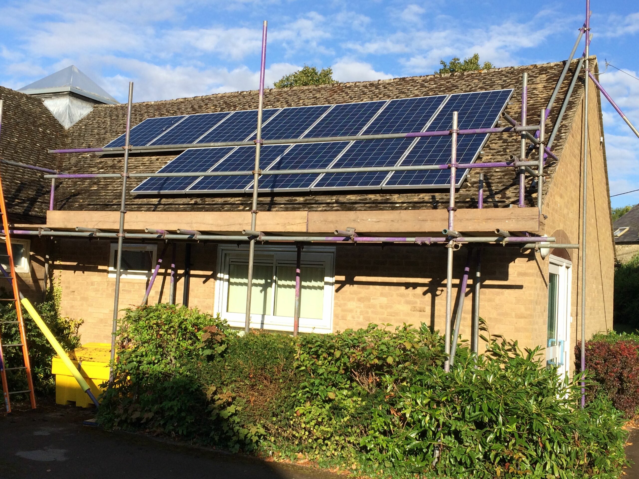 Charlbury Primary School rooftop solar PV panels, community ownwed and operated by Low Carbon Hub