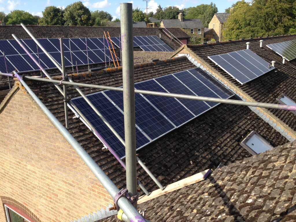 Charlbury Primary School rooftop solar PV panels, community ownwed and operated by Low Carbon Hub